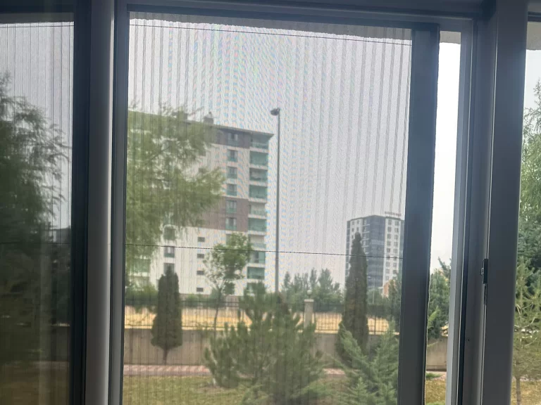 Yaşamkent Sineklik Sistemleri: Şık Tasarımlar, İmalattan Satış ve Uzman Montaj
